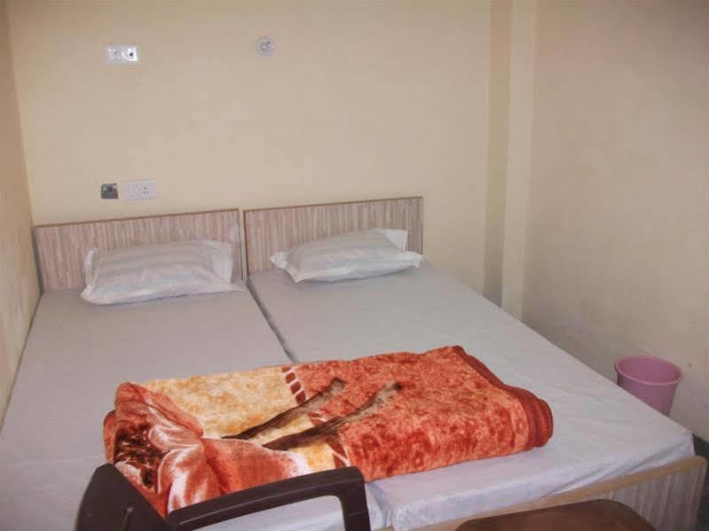 Holy City Inn Varanasi Exterior foto